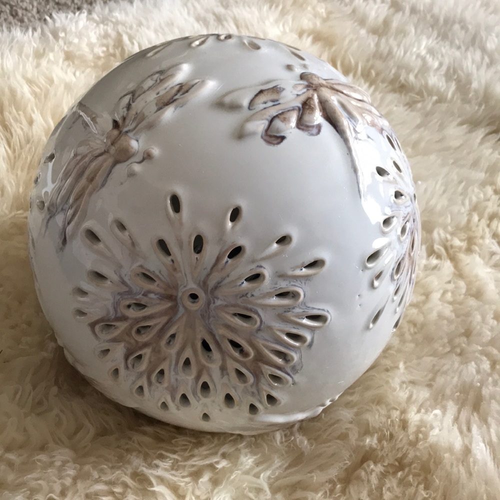 Evergreen Ceramic Orb - Picture 3 of 10
